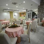 Hotel Family Adria 4*