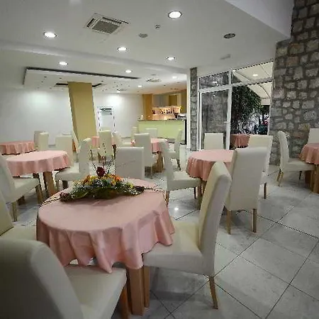 فندق Family Adria 4*