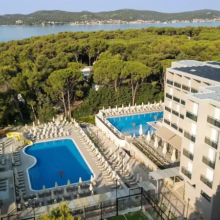 Family Adria 4*