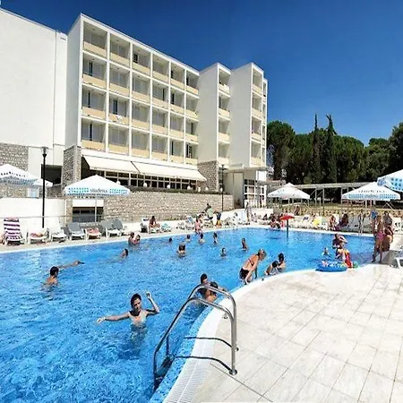 فندق Family Adria 4*
